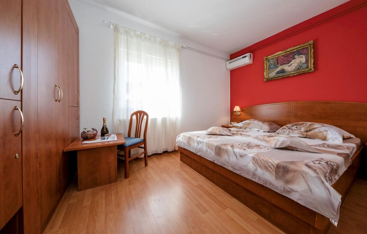Apartment Dominik 2874 Palit Buitenkant foto